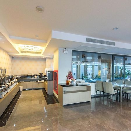 Arista Hotel Ubon Убон Ратчатани Екстериор снимка