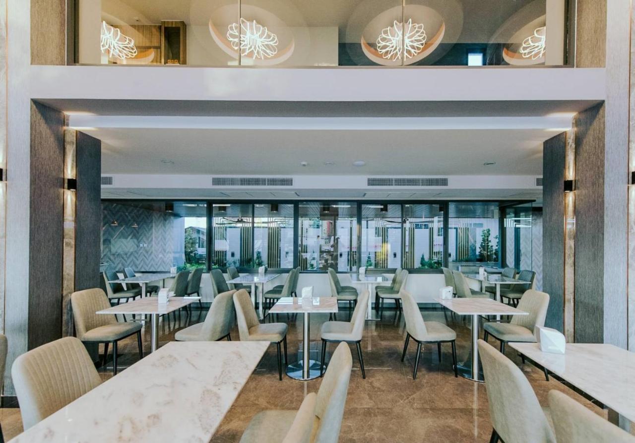 Arista Hotel Ubon Убон Ратчатани Екстериор снимка