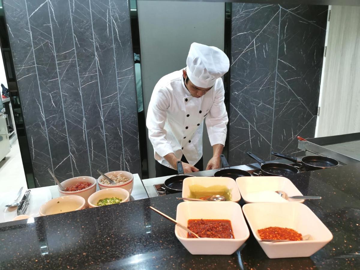 Arista Hotel Ubon Убон Ратчатани Екстериор снимка