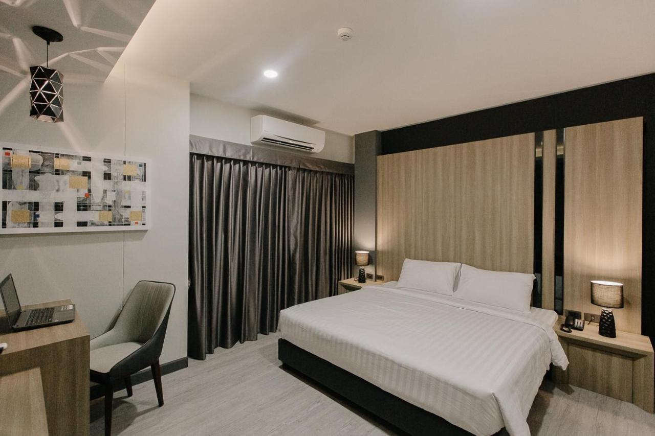 Arista Hotel Ubon Убон Ратчатани Екстериор снимка