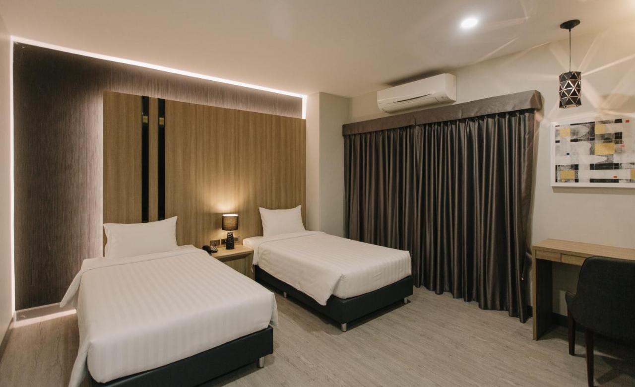 Arista Hotel Ubon Убон Ратчатани Екстериор снимка