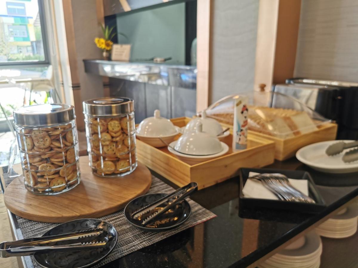 Arista Hotel Ubon Убон Ратчатани Екстериор снимка